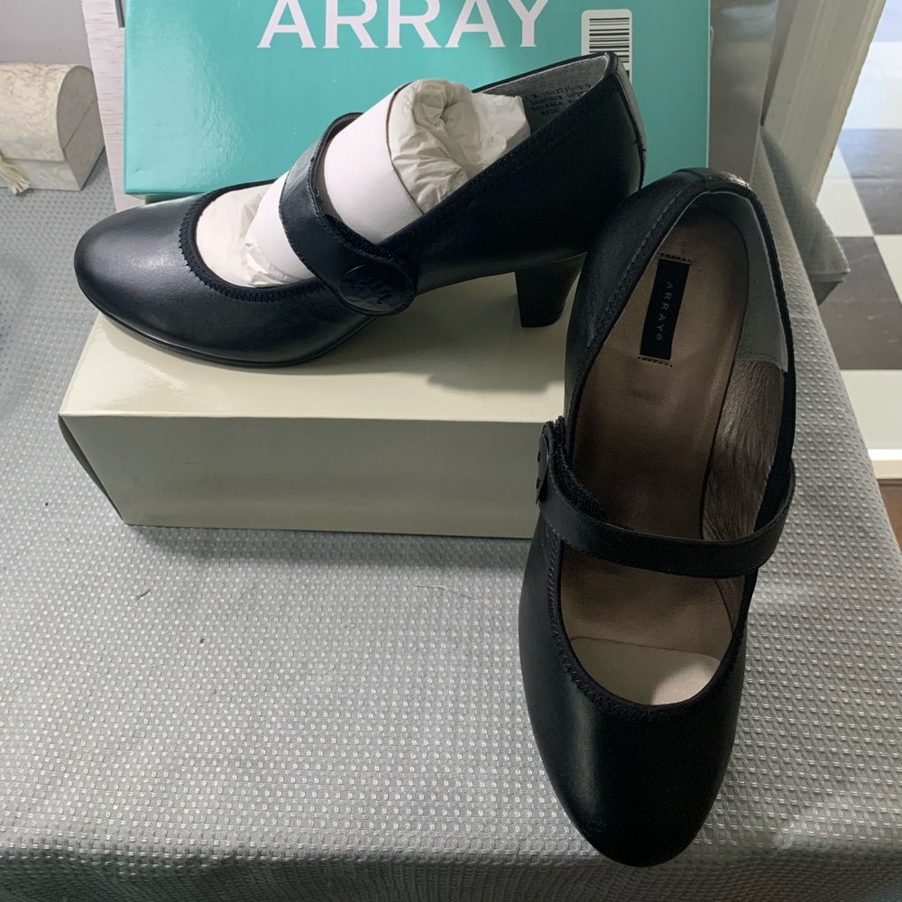 Black MaryJane low heel great with any outfit dress or casual
